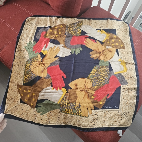 🧤Christian Dior🧣Les Gants “Glove Print” Vintage 100% Silk Scarf 35″ x 35″ - Picture 3 of 16